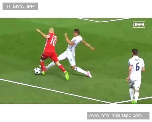 内托禁区内摔倒未获判罚C罗射门稍稍偏出引发争议